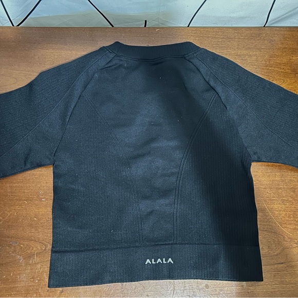 Alala Women’s Black top - Picture 1 of 3